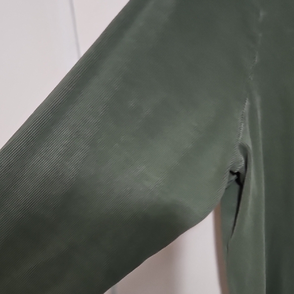 Old Navy Women's Forest Green Long Sleeve Top - Picture 5 of 6